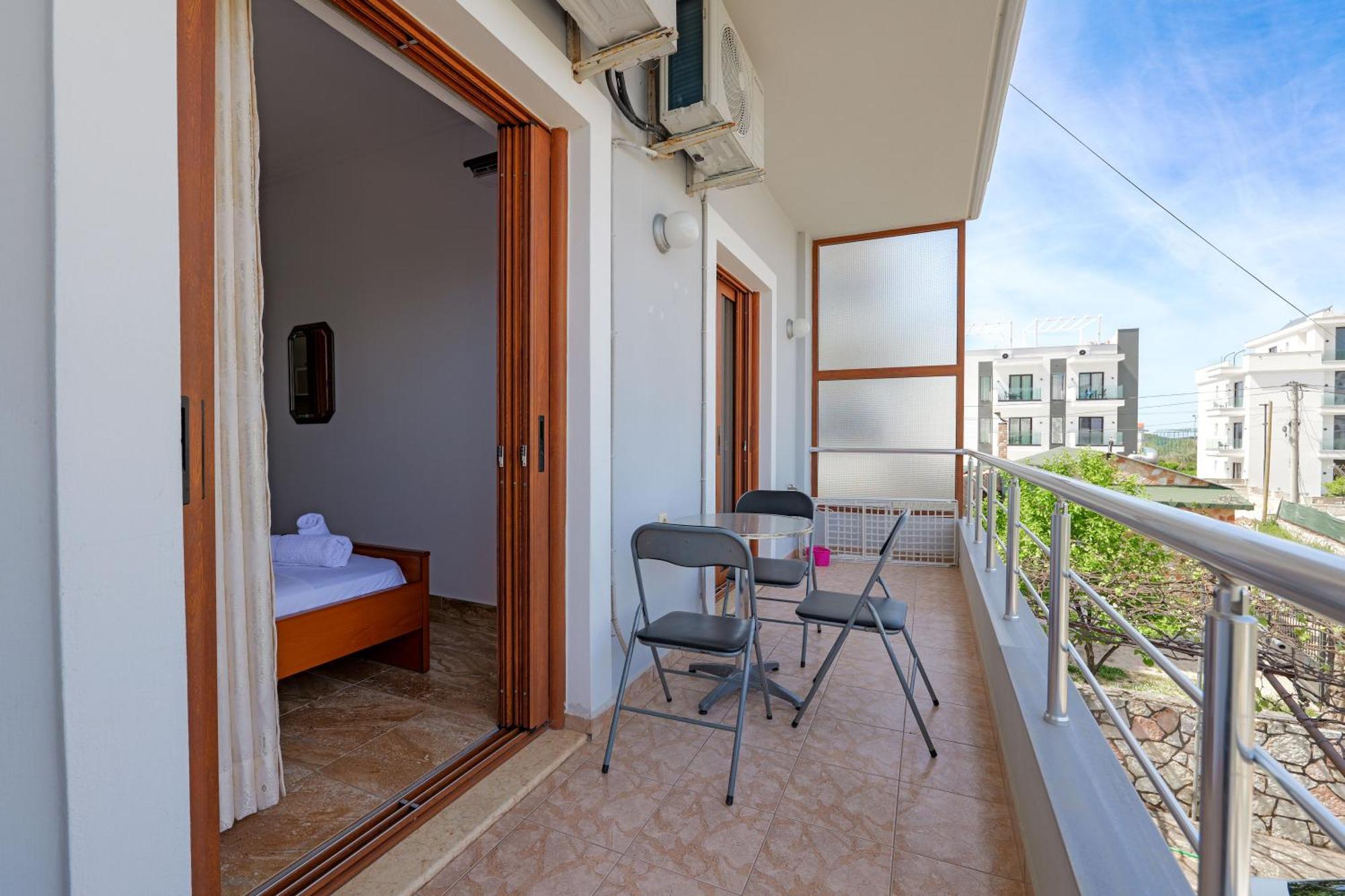 Guesthouse Moonlight Downtown Ksamil Exterior photo
